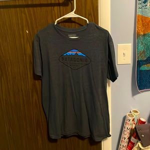 Patagonia XL T-shirt in Navy
